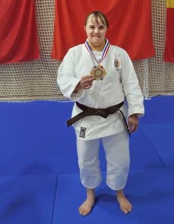 Claudia Gaspar Medalhada (2)